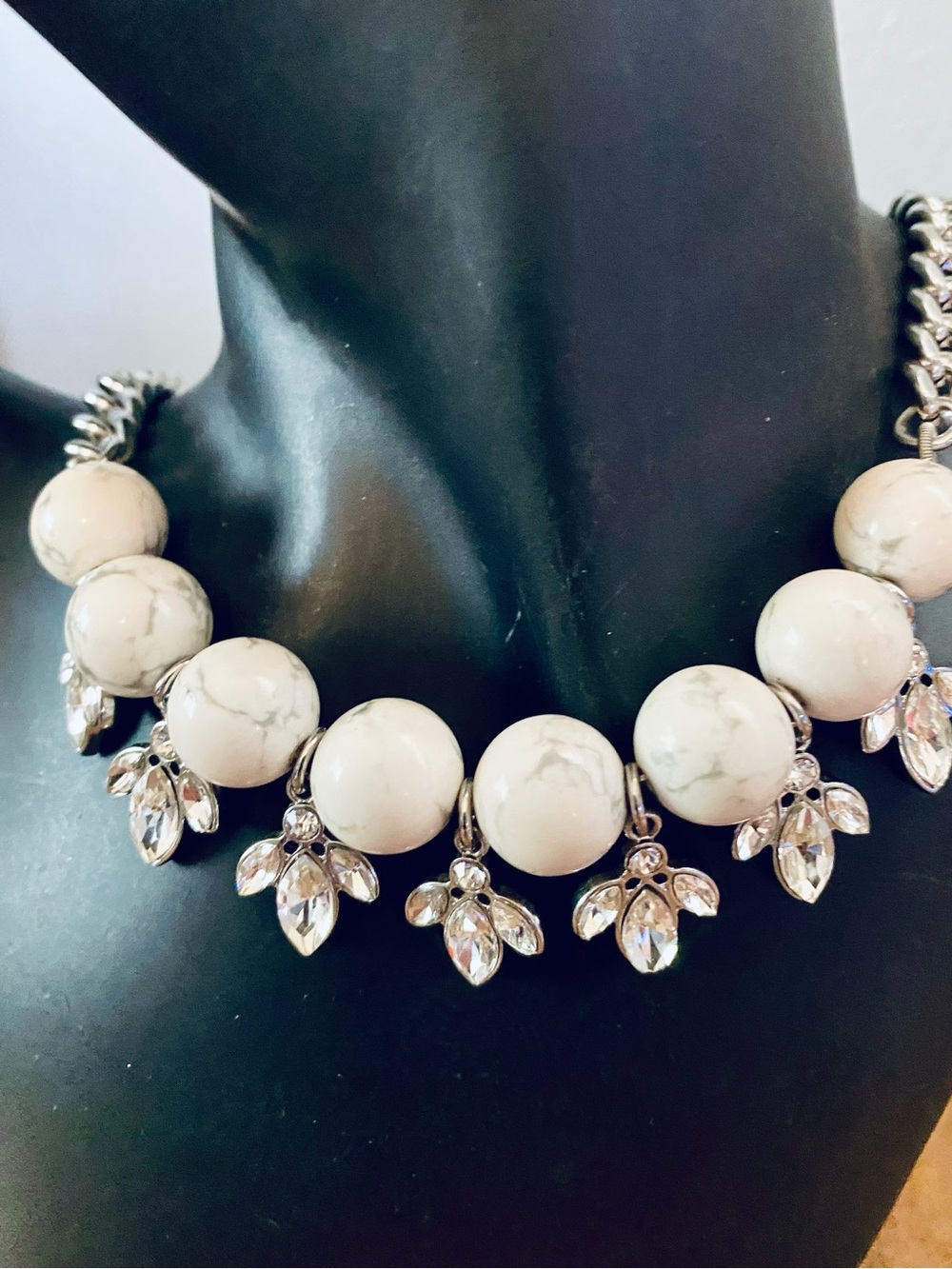 Adornable u White Faux Marble & Crystal Statement Necklace w/thick silver